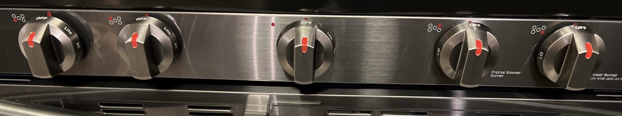 Stove with correct knob layout